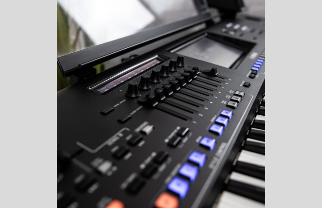 Used Yamaha Genos Keyboard & Speakers - Image 9